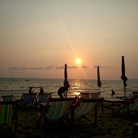 Jomtien Sunset Guesthouse Extérieur photo