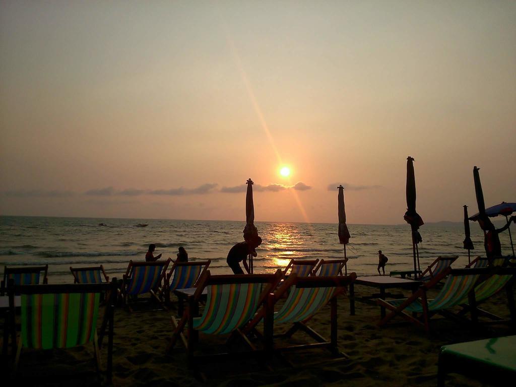 Jomtien Sunset Guesthouse Extérieur photo